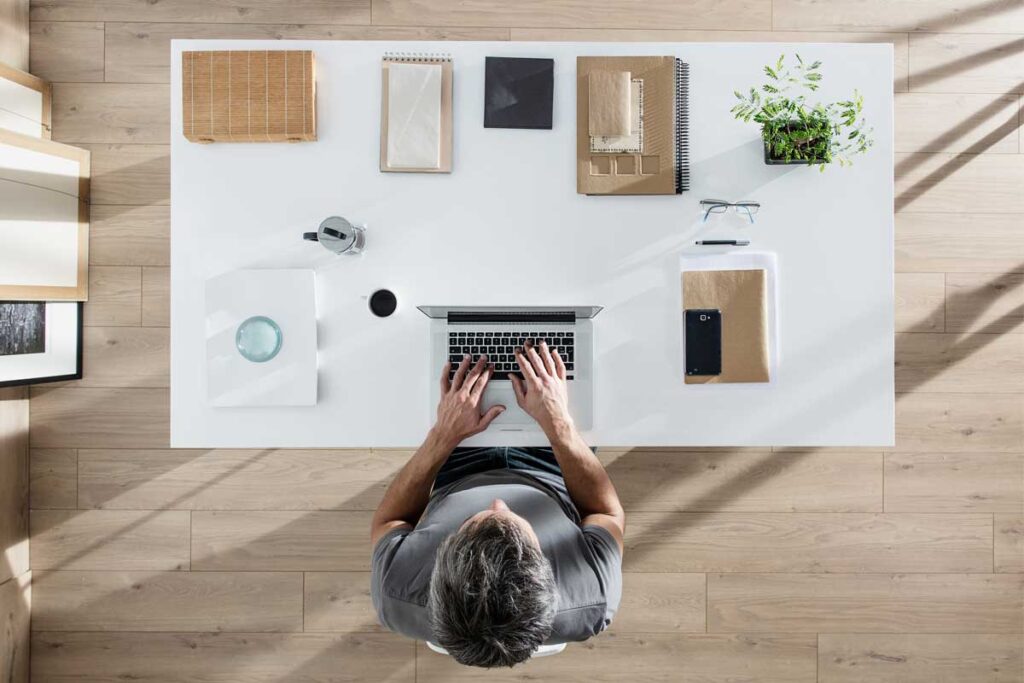 Minimalist Magic: Streamlining Your Modern Living Experience
