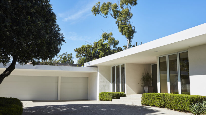 Where Innovation Meets Timelessness: The Allure of Modern & Contemporary Homes